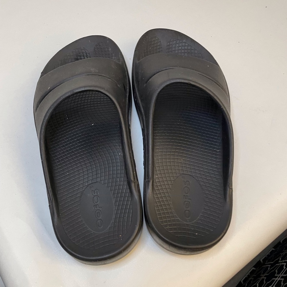 OOFOS Black Women's Sandals